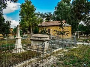 leaves tomb